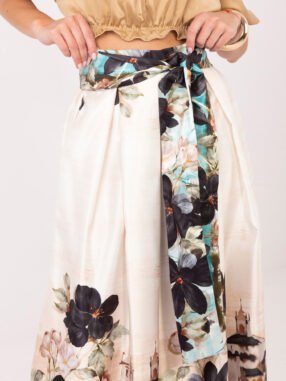 Alternative view of Black elegant skirt with a belt