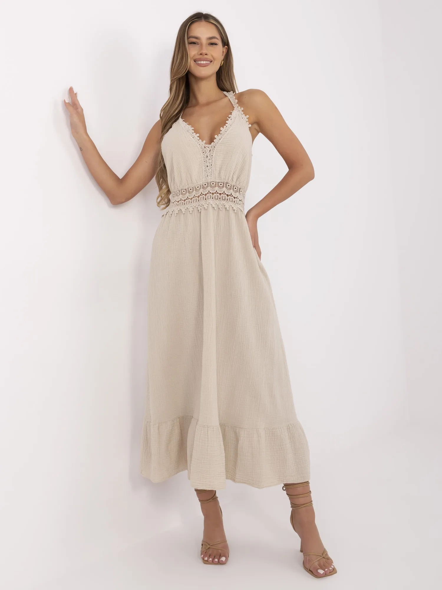 Beige flared dress with ruffles - Image 3