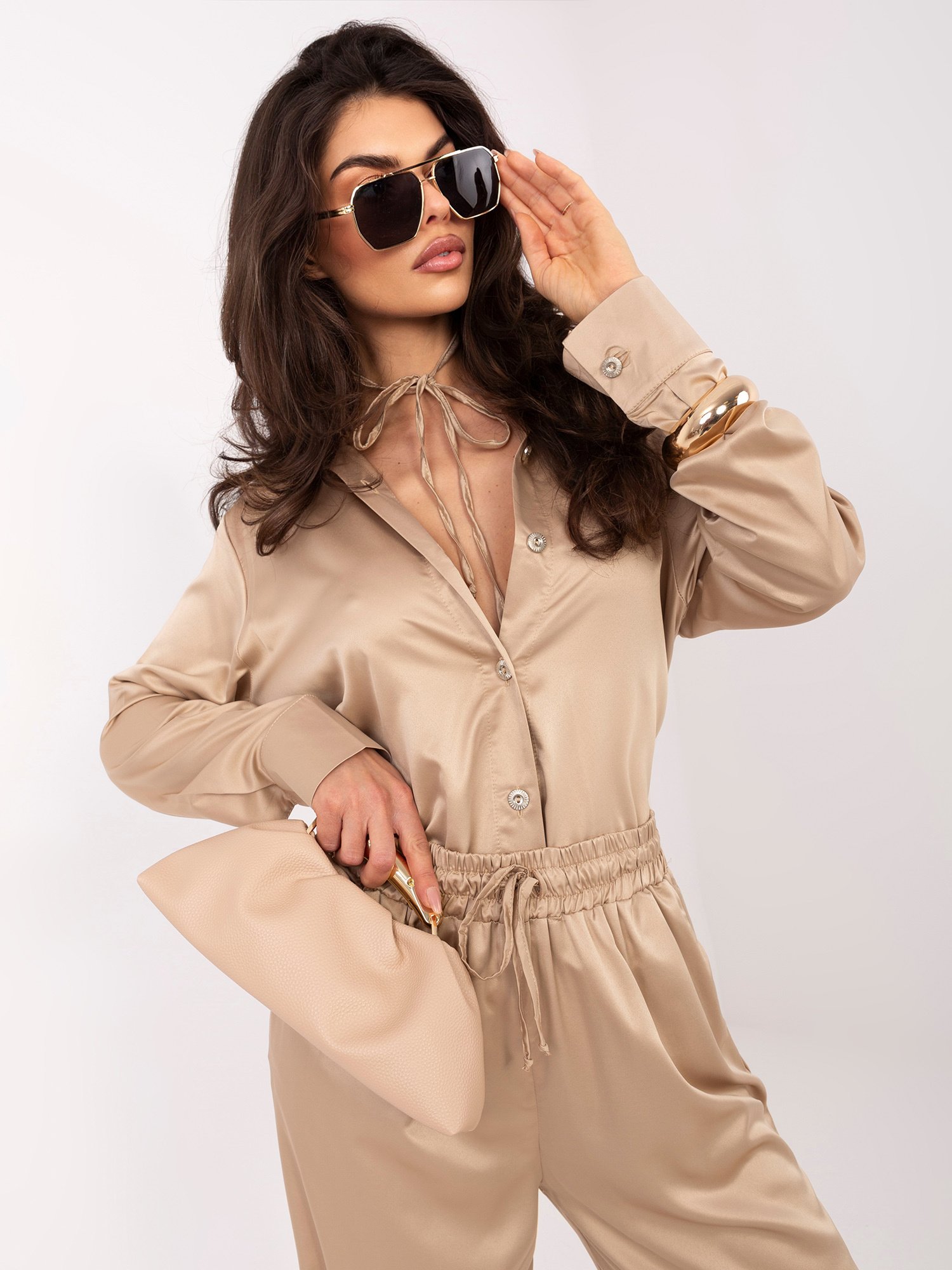 Beige elegant set with an unbuttoned shirt - Image 4