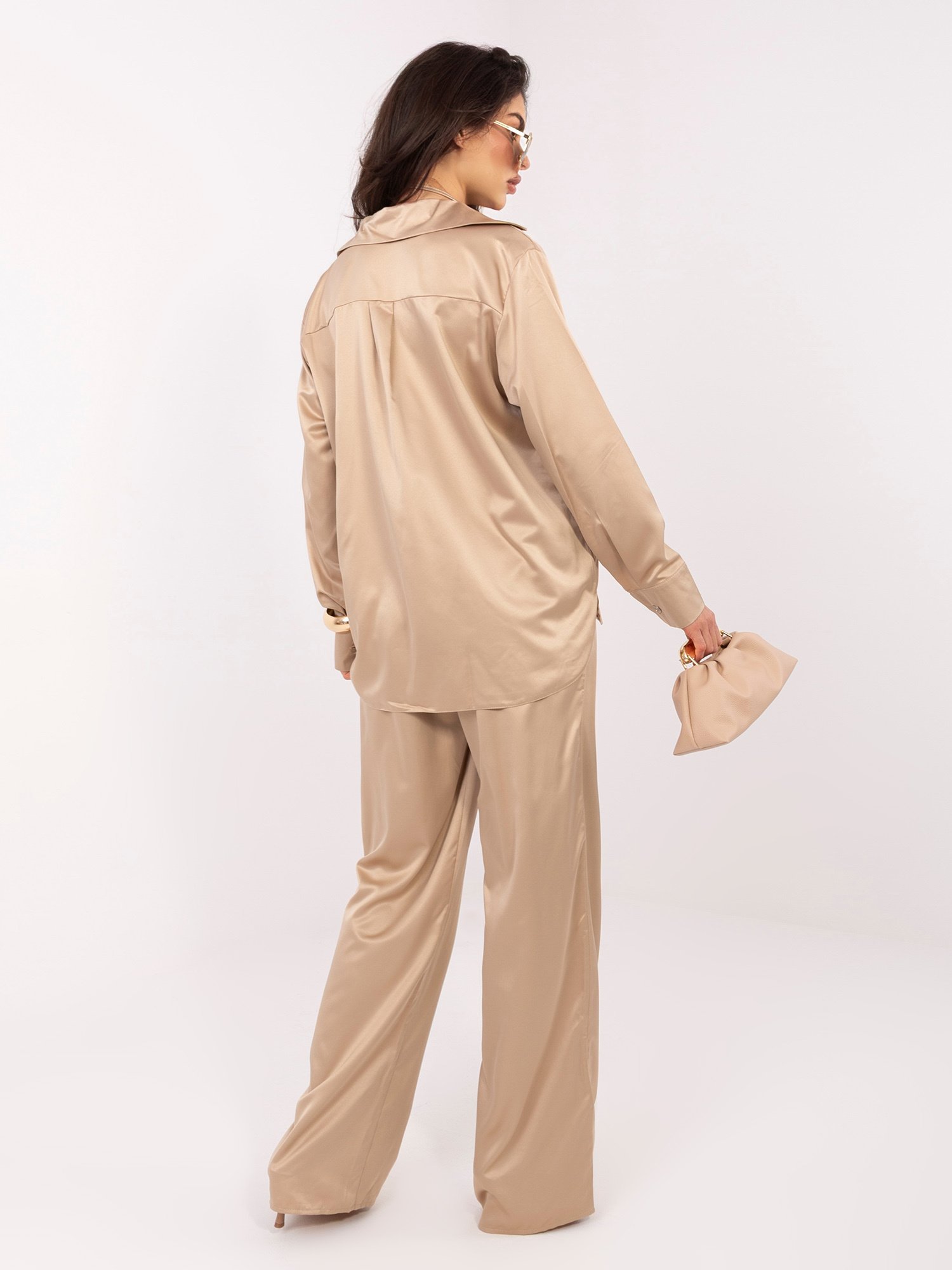 Beige elegant set with an unbuttoned shirt - Image 3