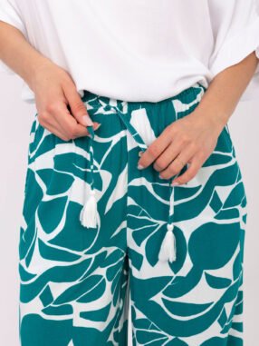 Alternative view of Green summer trousers with print