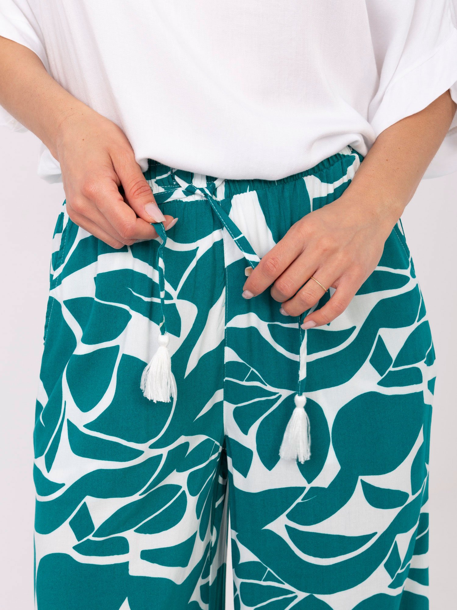 Green summer trousers with print - Image 2