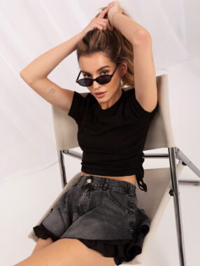 Black T-shirt with adjustable gathers