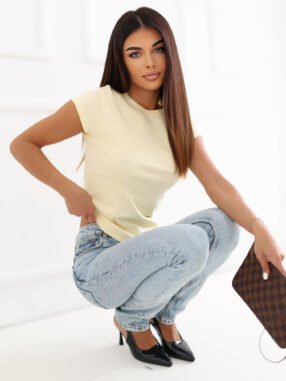 Yellow crew neck t-shirt