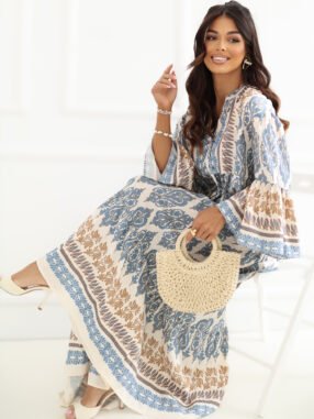 Alternative view of Blue maxi dress with flared sleeves