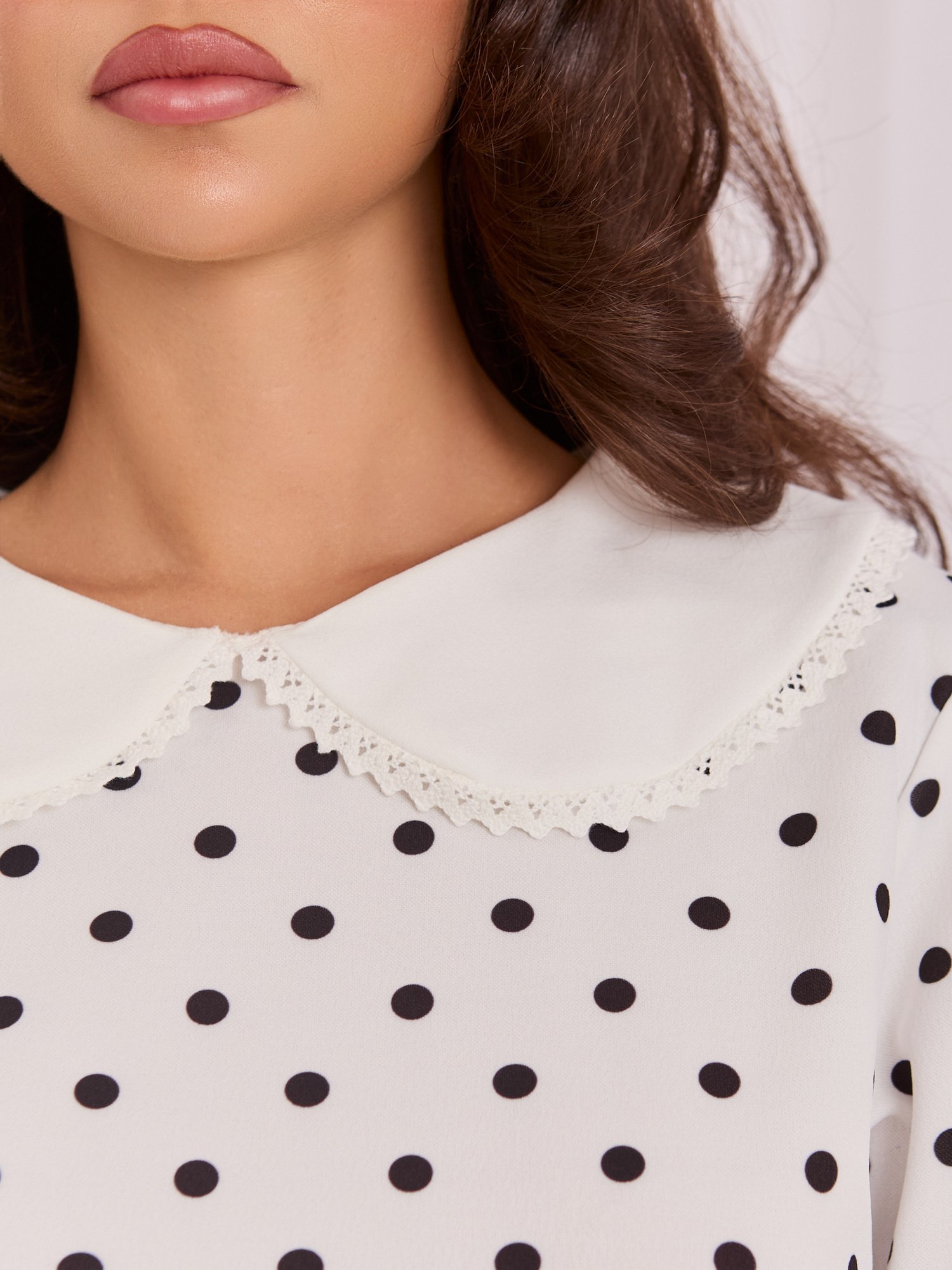 White elegant polka dot blouse. - Image 4