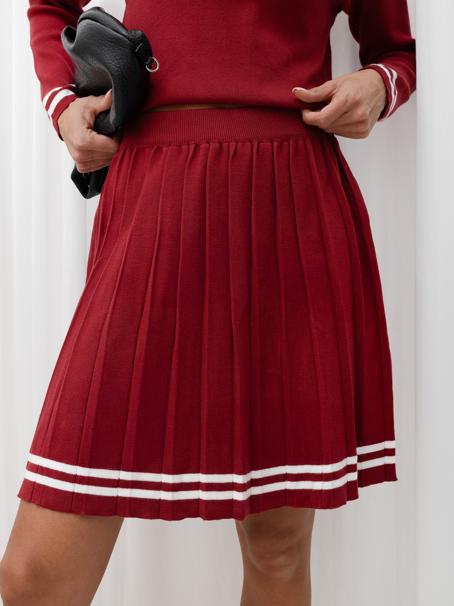 Burgundy knit set with a polo sweater - Image 5