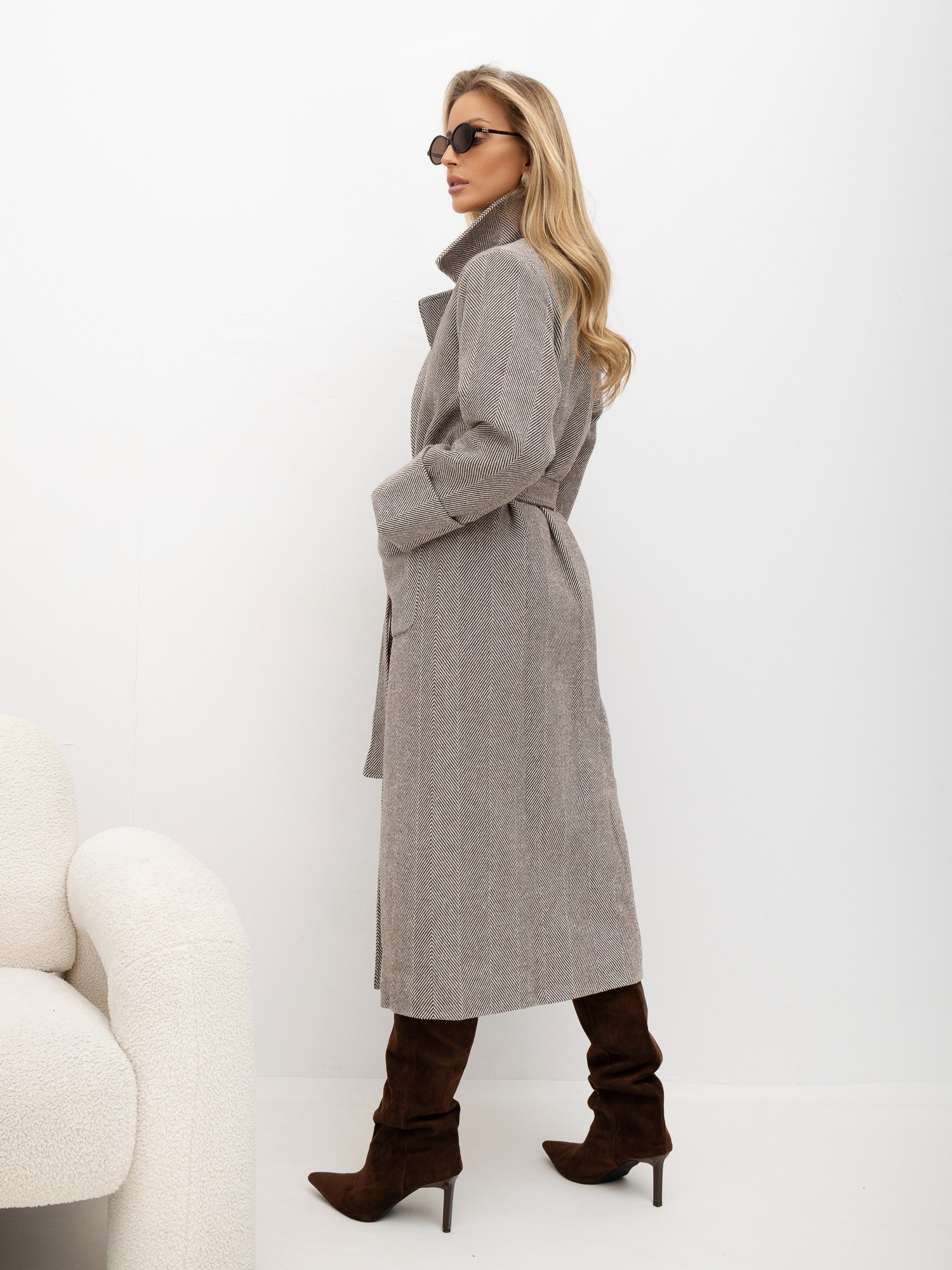 Women's brown and ecru oversized herringbone coat - Image 4