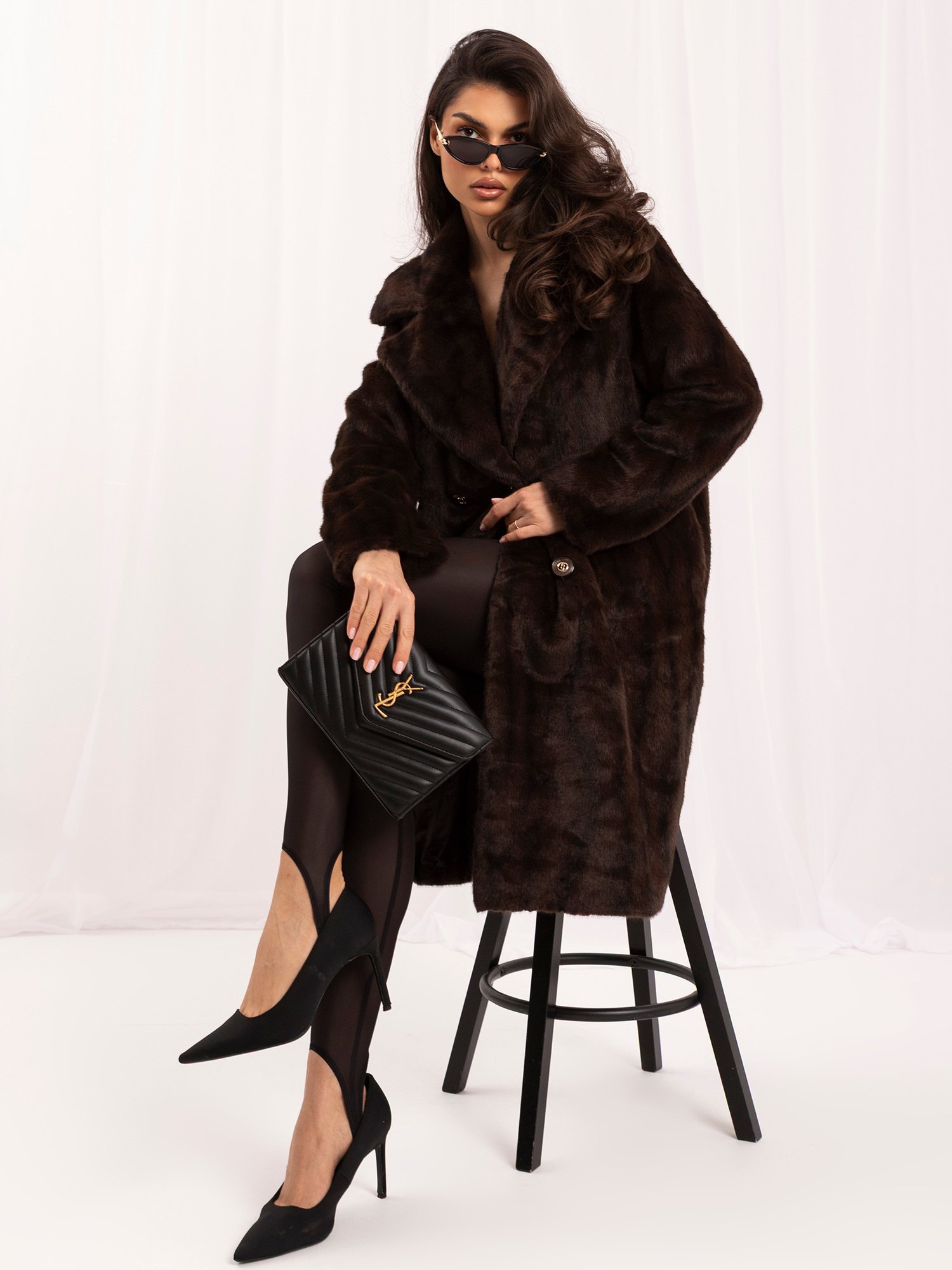 Brown fur coat with double-breasted fastening - Image 7