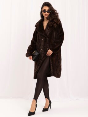 Brown fur coat with double-breasted fastening