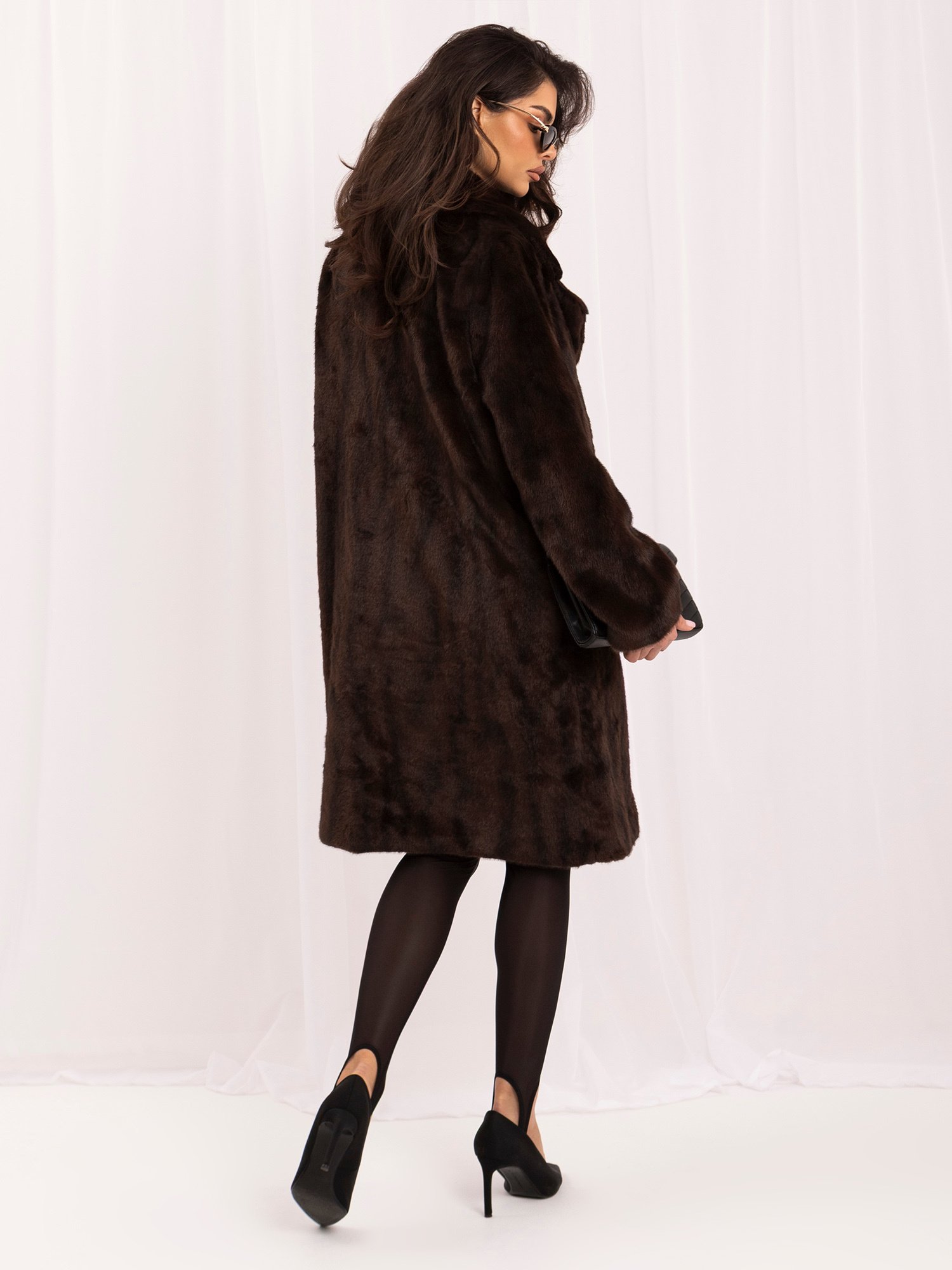 Brown fur coat with double-breasted fastening - Image 2