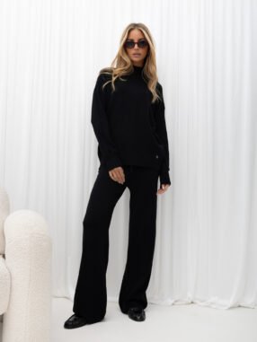 Black two-piece knitted tracksuit