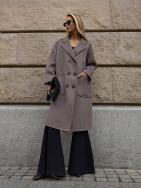 Alternative view of Fango women's oversized coat with patch pockets